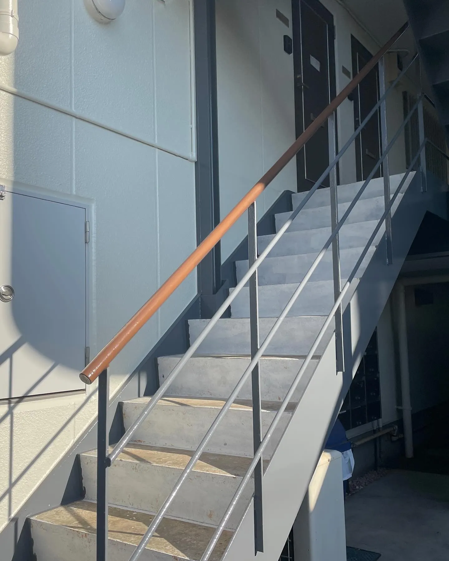 小平市のアパート鉄骨階段の塗装です！